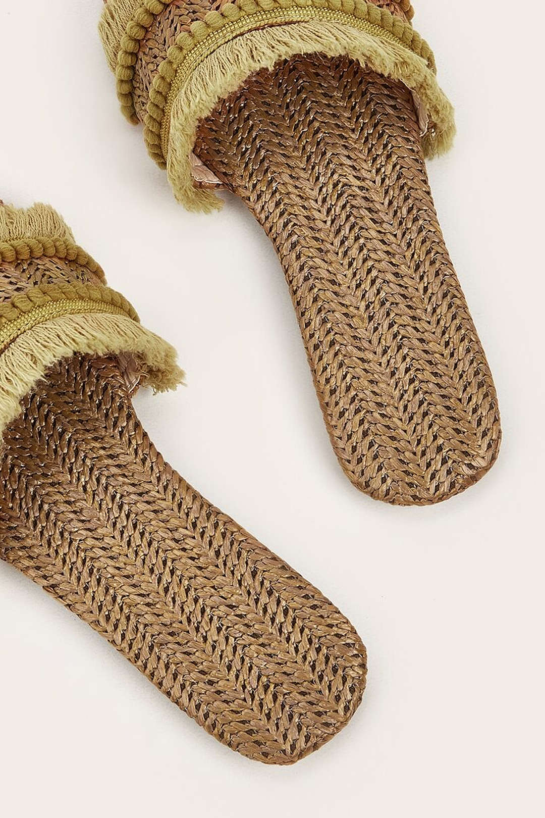 Zapatillas con Flecos