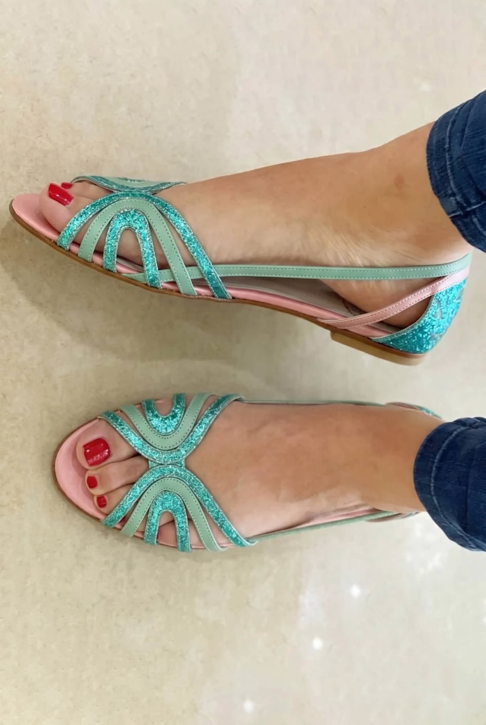 Leonor — Sandalias Doradas Luz de Verano