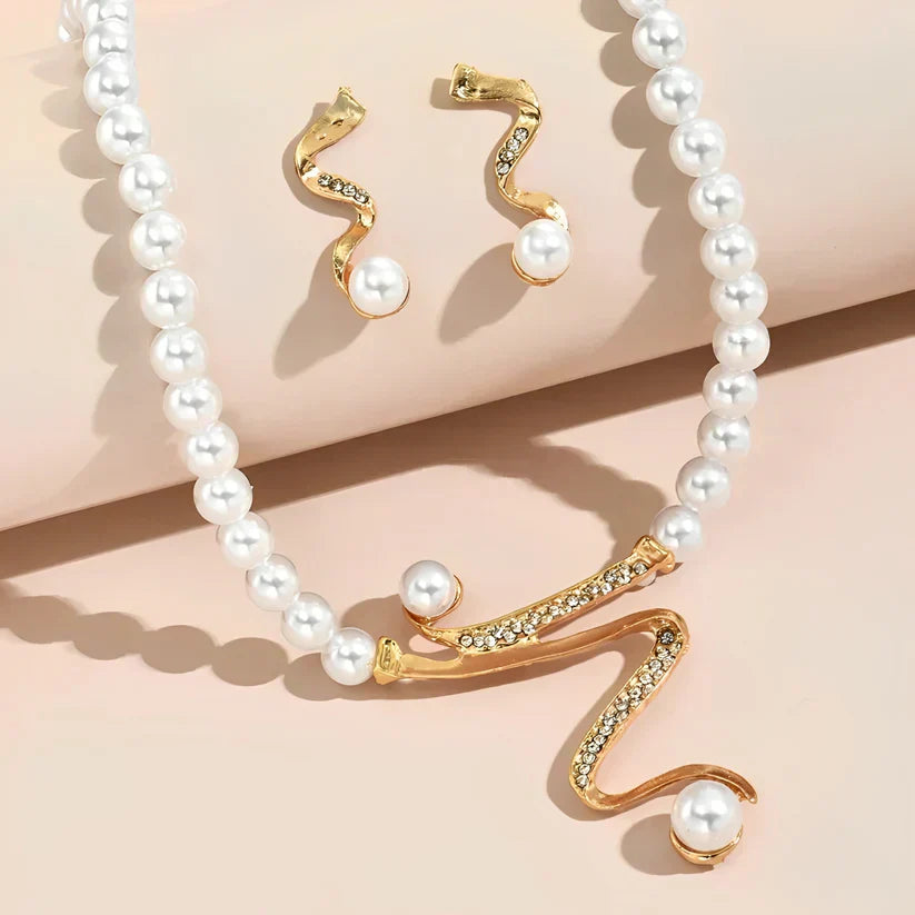 Juego de collar y pendientes de perlas naturales