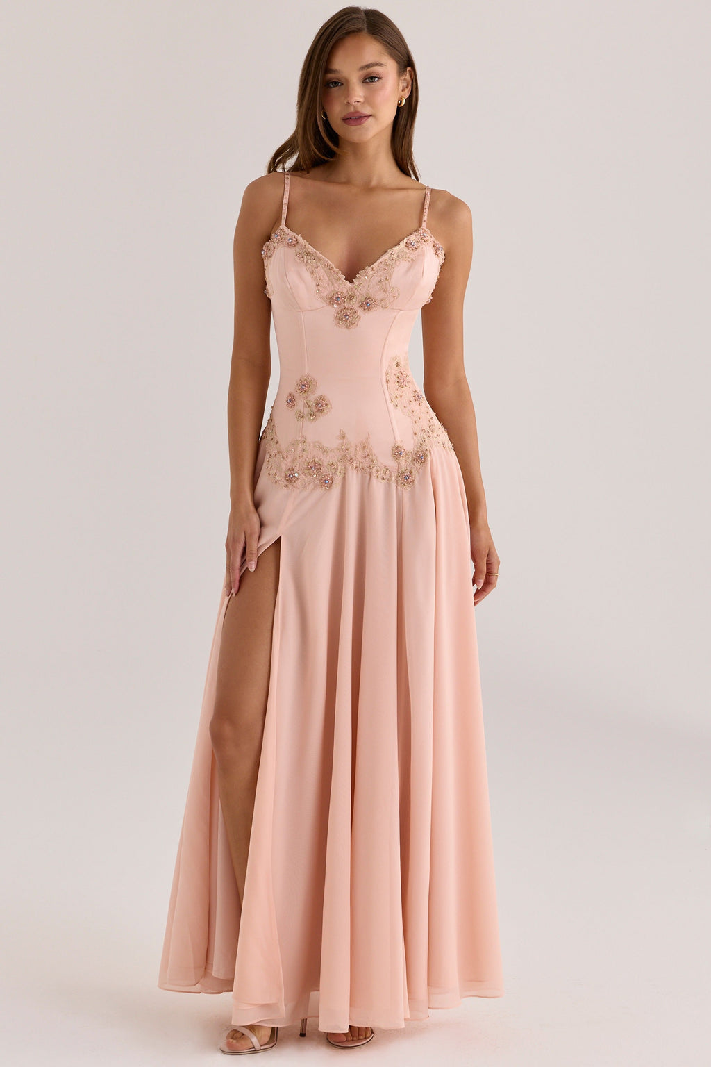 Larissa — Vestido Maxi con Pedrería Cosida a Mano