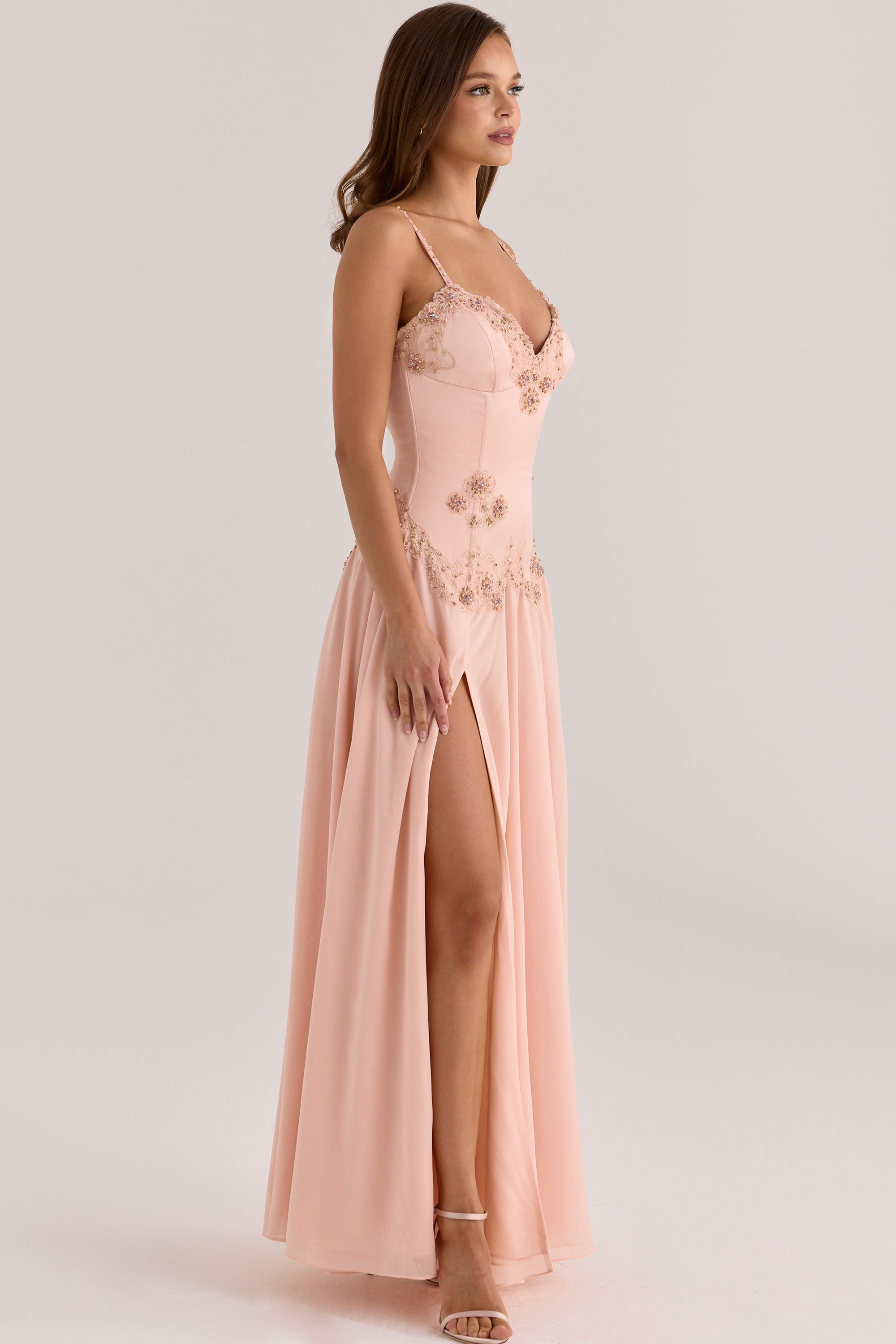 Larissa — Vestido Maxi con Pedrería Cosida a Mano