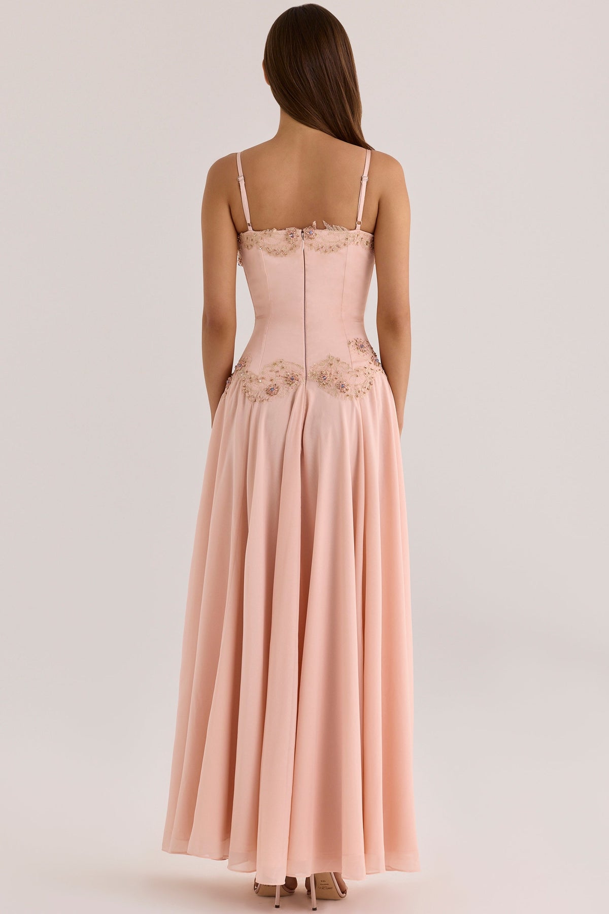 Larissa — Vestido Maxi con Pedrería Cosida a Mano